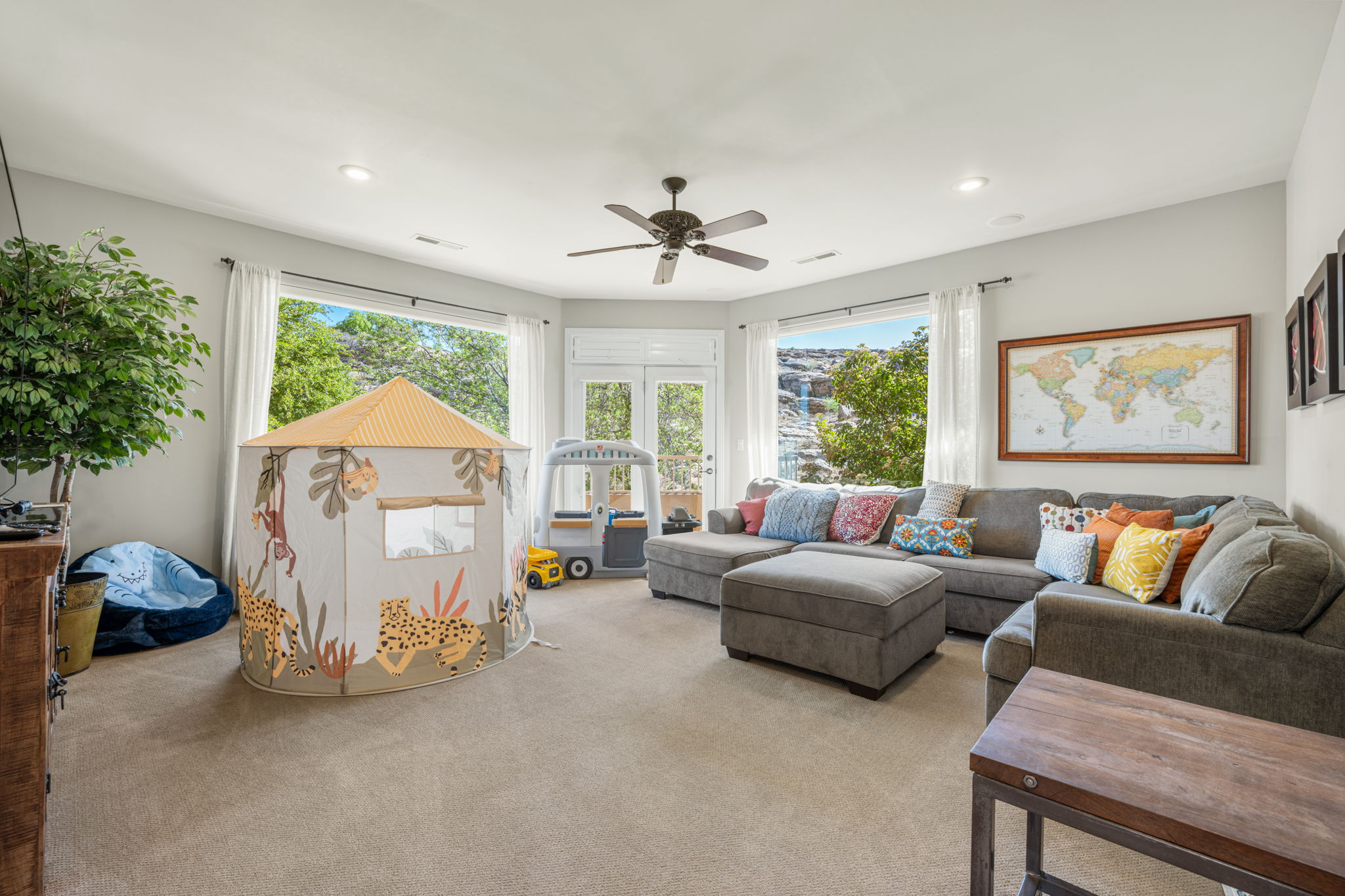 Living area featuring carpet flooring, a ceiling fan, and recessed lighting
