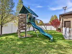South-facing secluded backyard