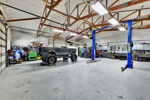 Large shop area with lots of build in cabinets