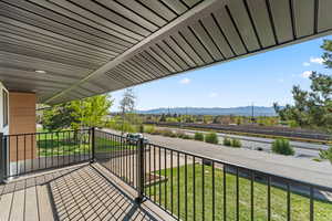 Balcony featuring a mountain view