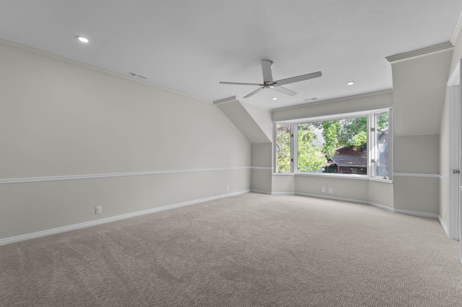 Additional living space featuring a ceiling fan, recessed lighting, and light colored carpet