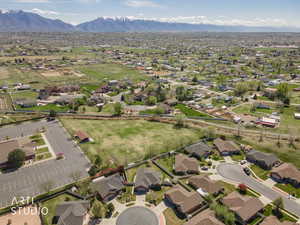 Aerial view of property's location with nearby park and a mountain backdrop