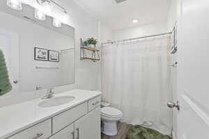 Upstairs main bathroom