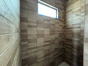 Bathroom featuring a tile shower