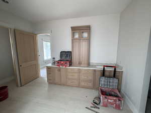 Sitting room with baseboards