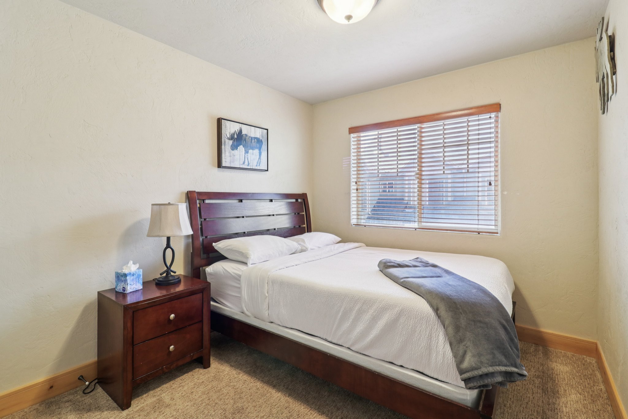 Bedroom featuring carpet and a textured wall