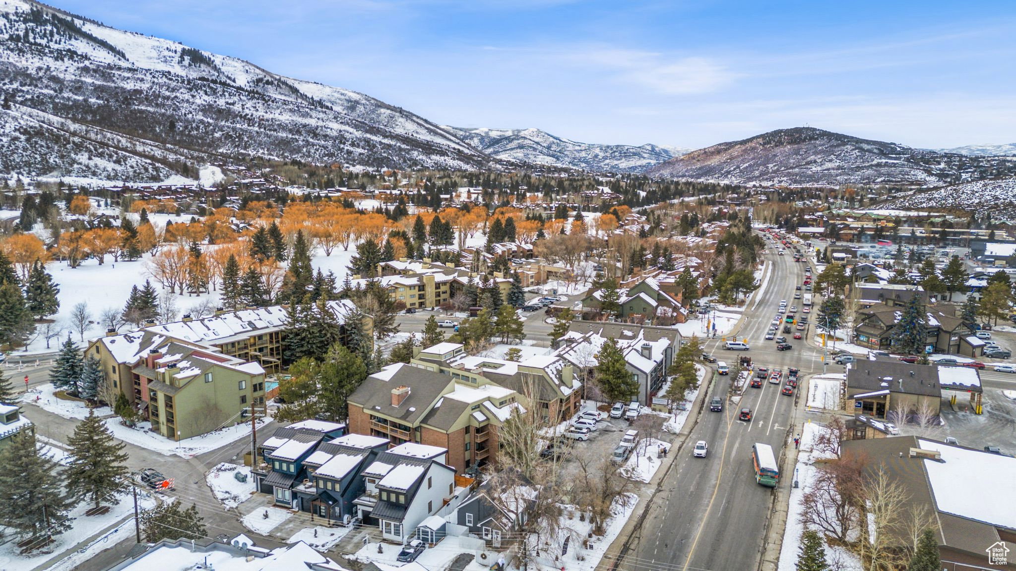 Snowy aerial view with a mountain view