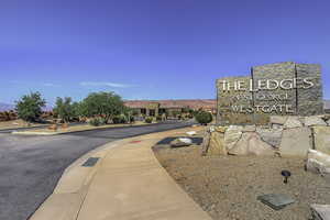 Surrounding community with a mountain view