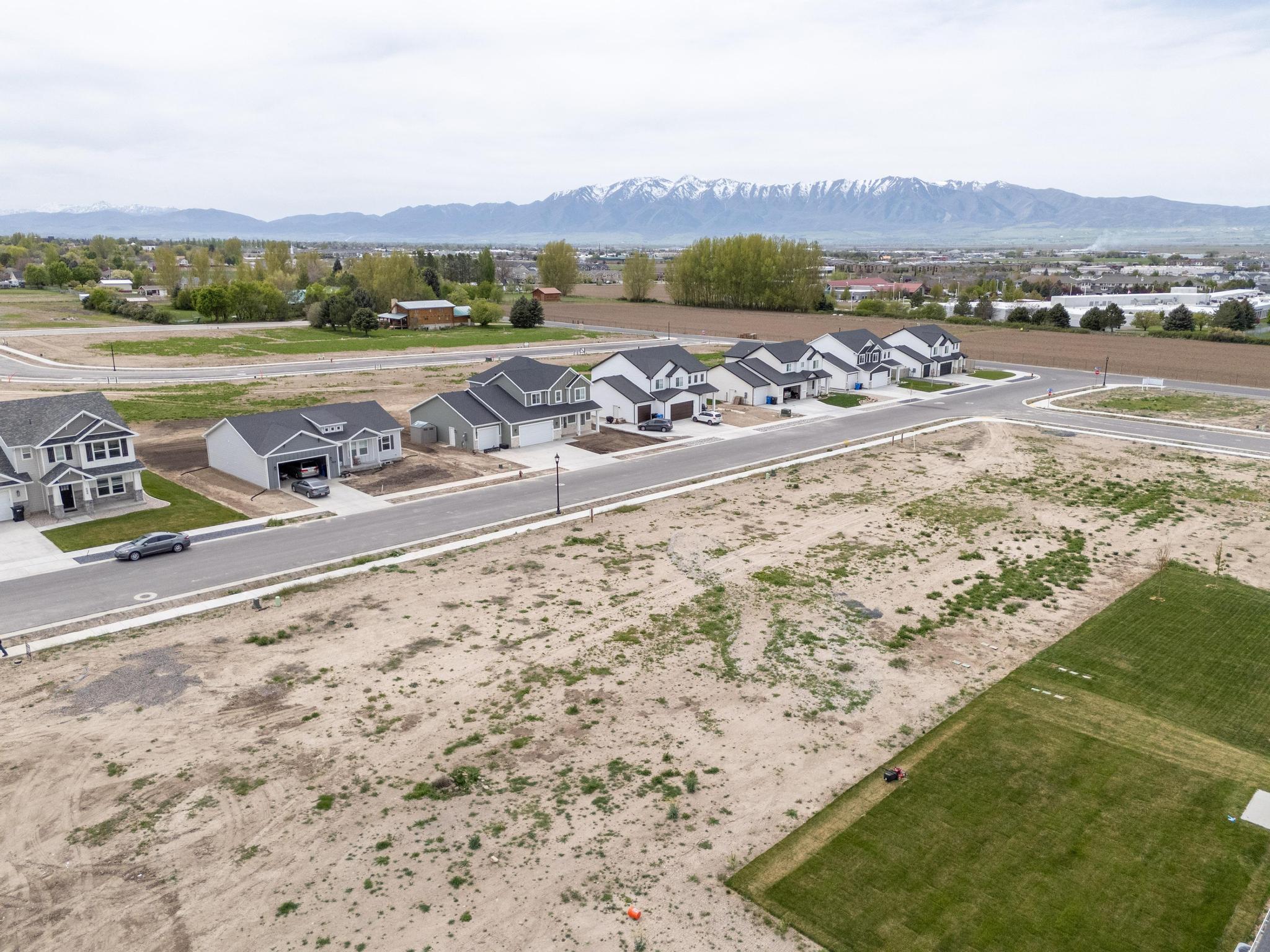 Aerial view of residential area featuring a mountain backdrop