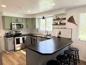 no need to worry if there is enough countertop space with thisw kitchen