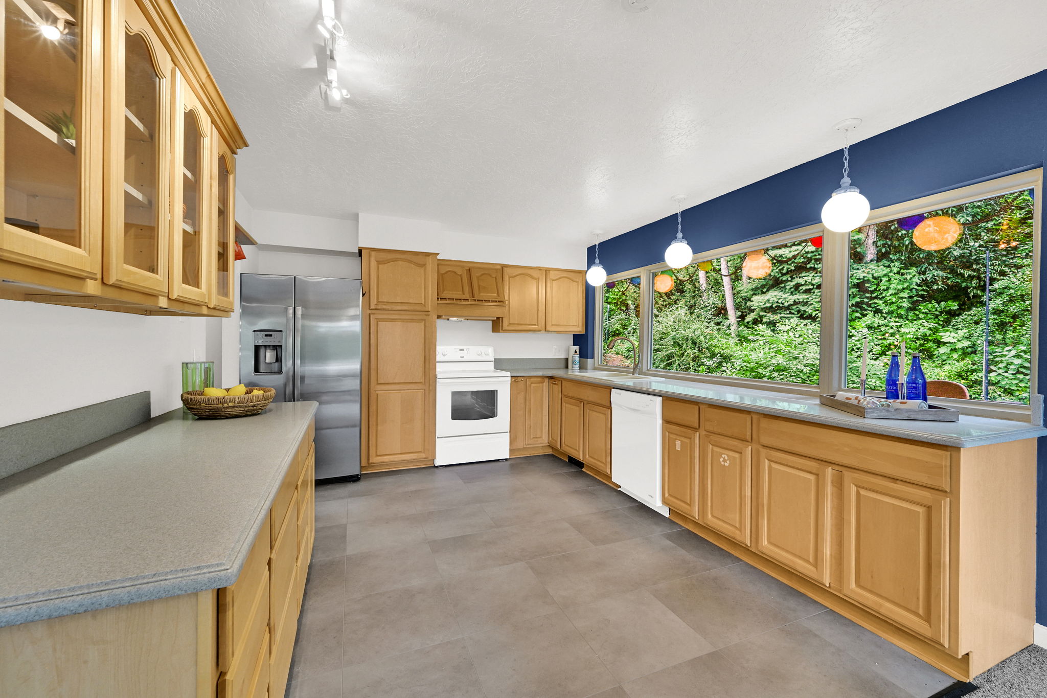 Room for multiple cooks and visitors