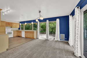 Dining area off kitchen