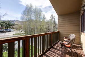 Balcony featuring a mountain view