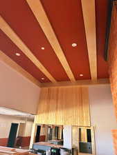 Lobby and common area with a high ceiling