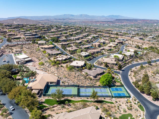 Aerial view of property's location with mountains
