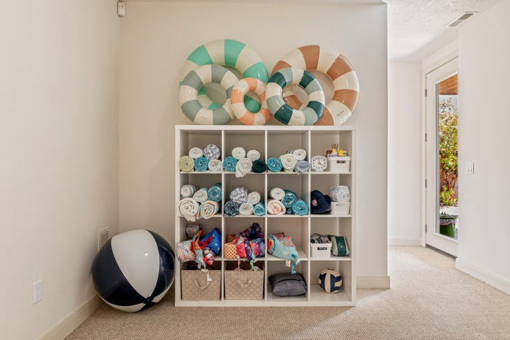 Recreation room with light colored carpet and baseboards