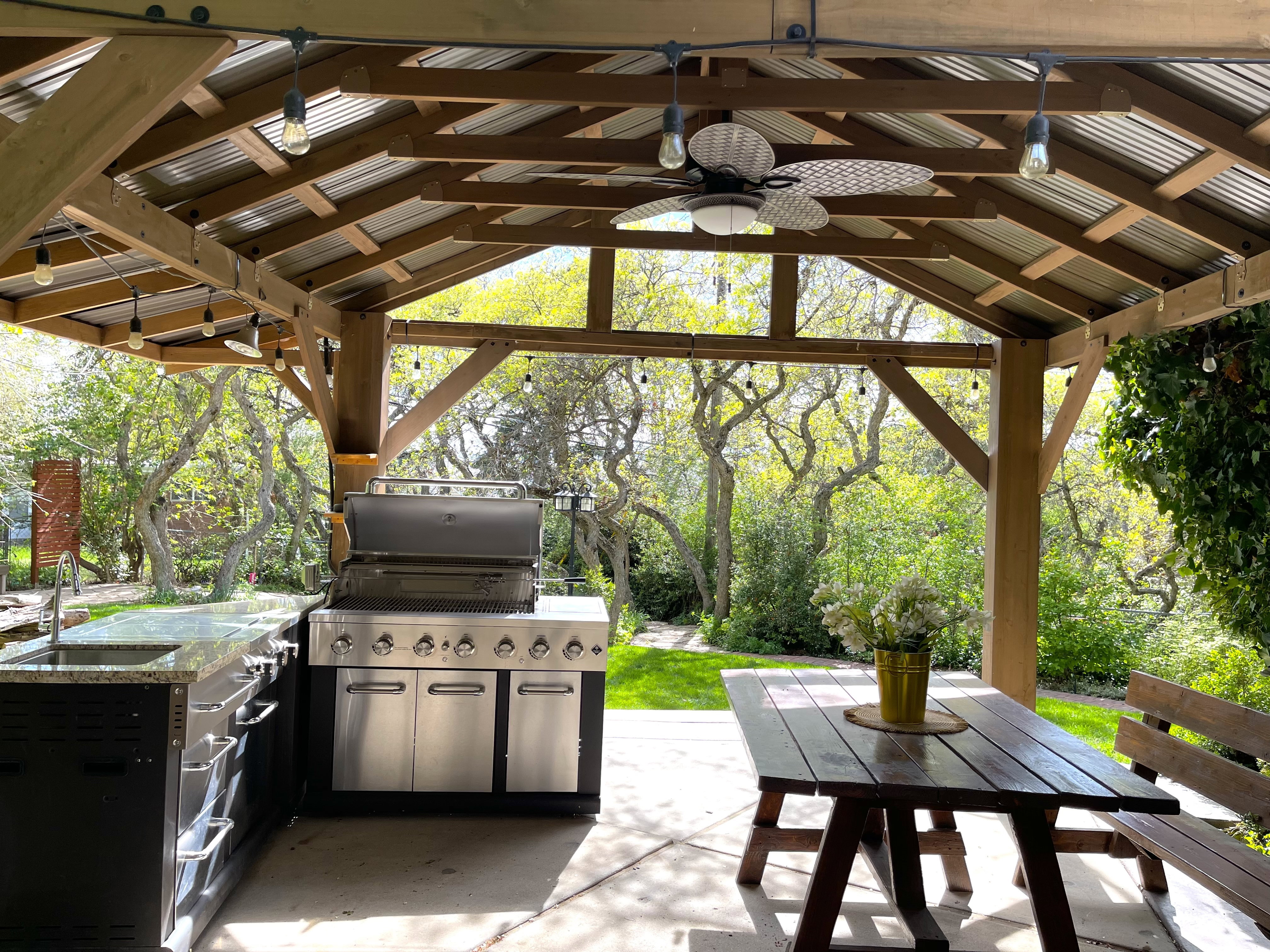 View of patio featuring an outdoor kitchen / dining area and a ceiling fan