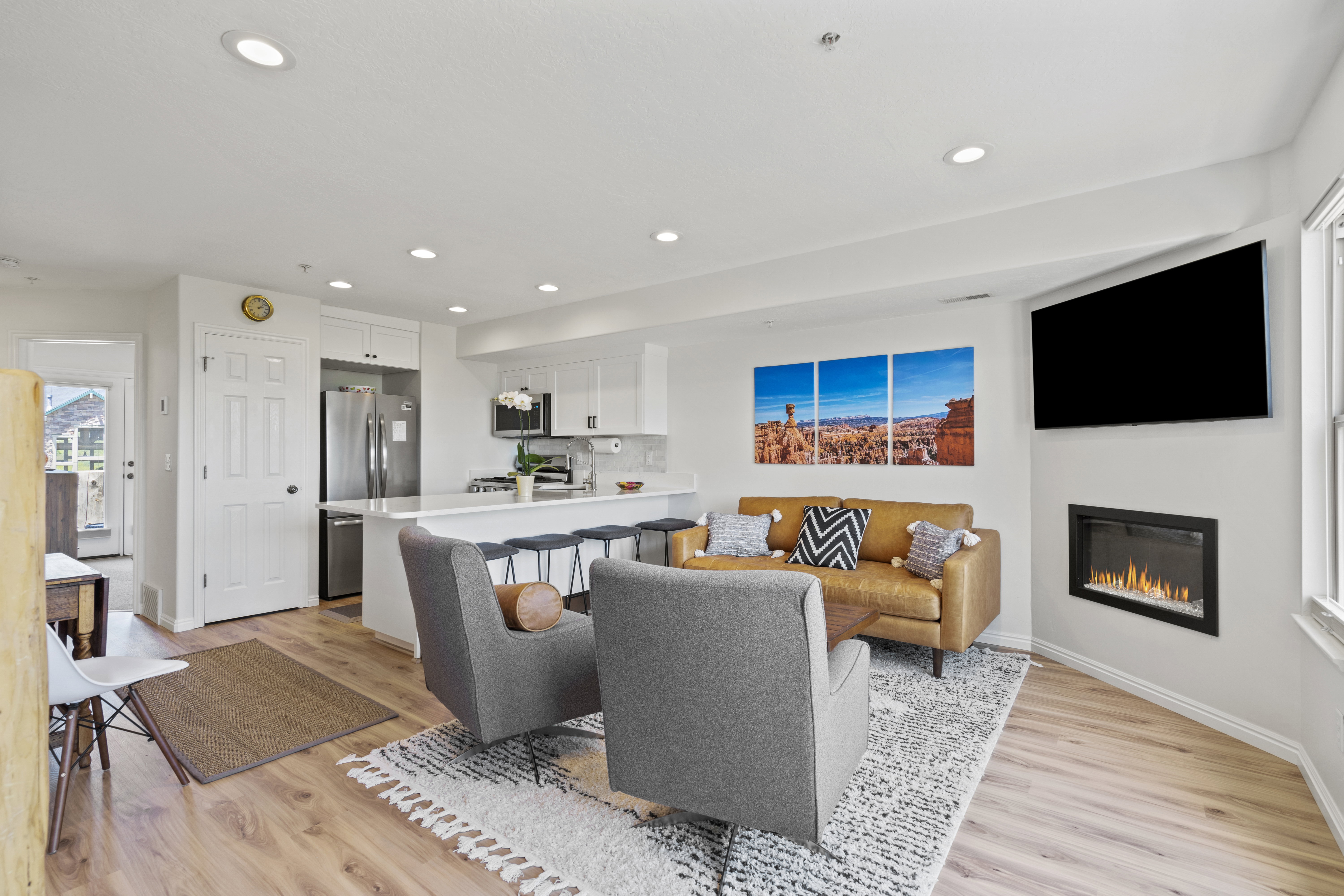 Livingroom and kitchen
