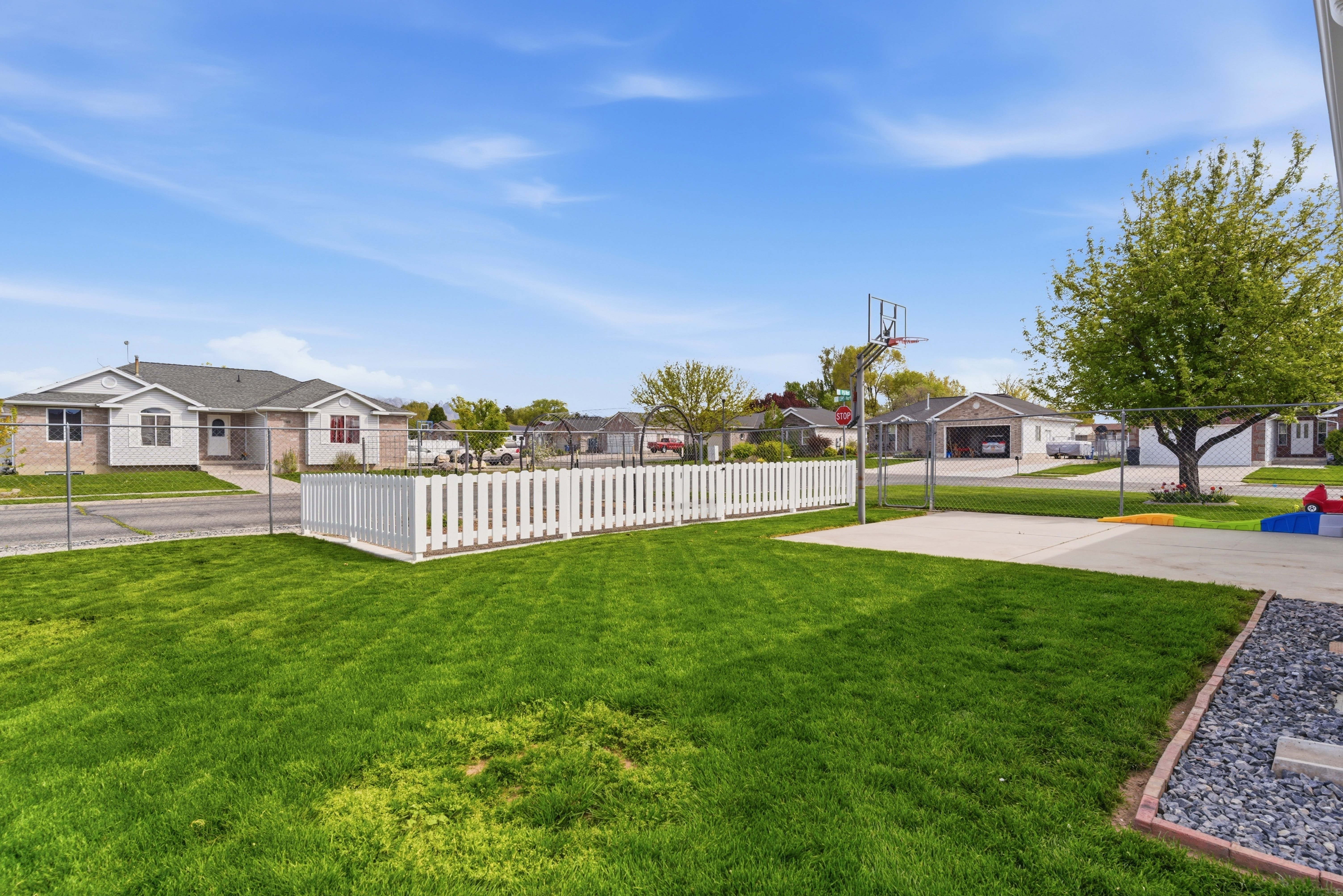 View of yard with a residential view