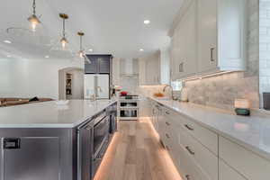 Main Level Kitchen. Quartz Counters. Cafe' Appliances, Ice Maker