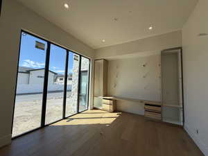Unfurnished room featuring light wood-style flooring, recessed lighting, and built in study area