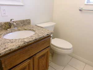 Family full Bathroom with toilet and vanity