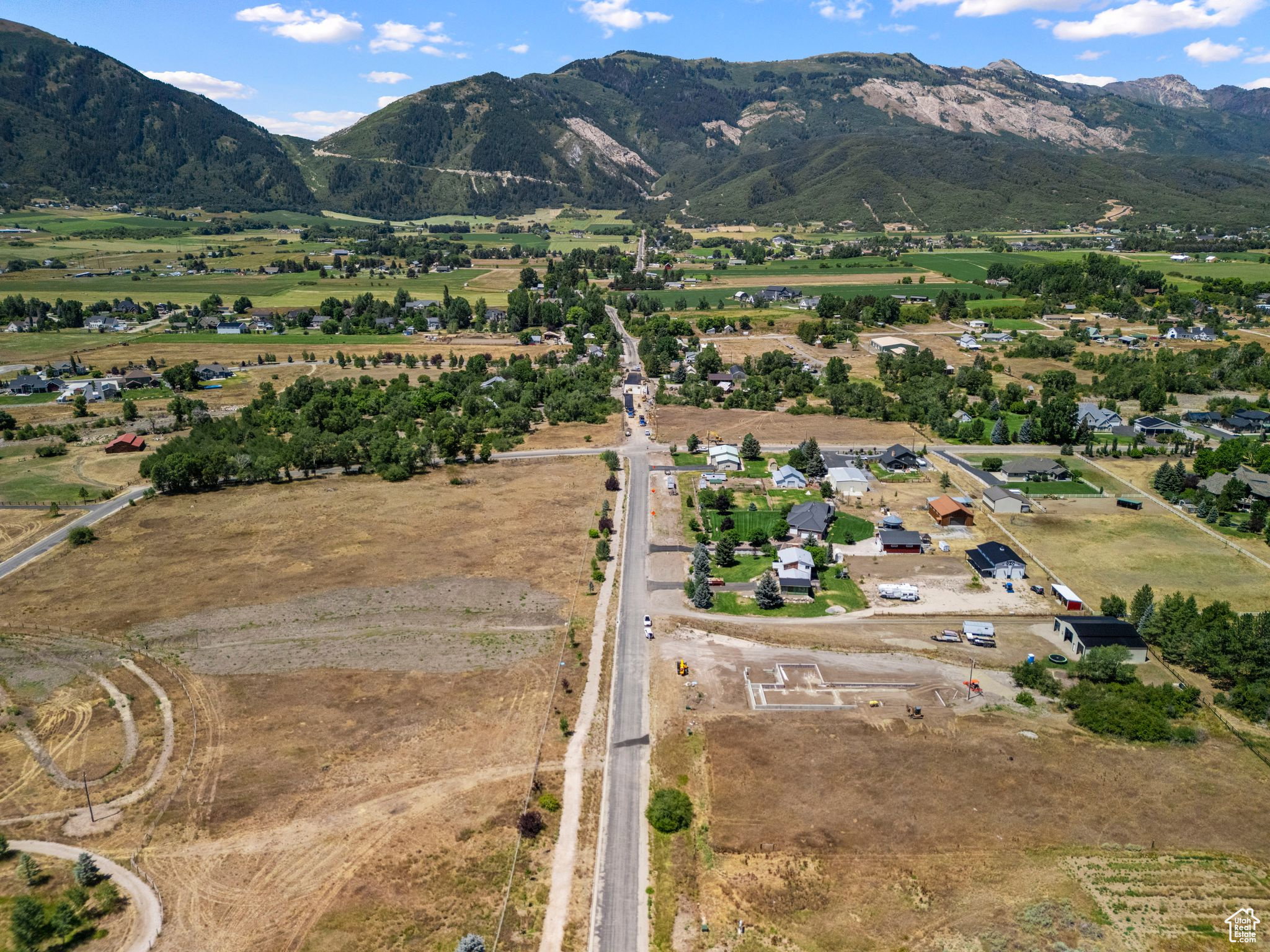 4100 N road has 2 small white cars at entrance of dirt road easement. The dirt road easement runs along side of home with green grass.Keep driving on dirt road to the property where you will find the Coldwell Banker sign & that's the property's location