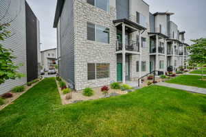 View of apartment building / complex