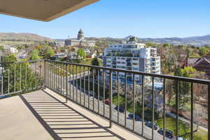 Balcony with a Capitol view