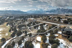 View of property location featuring a mountain backdrop and property parcel outlined