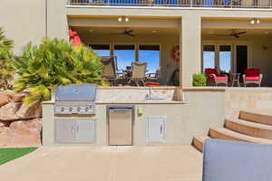 View of patio featuring an outdoor kitchen / dining area and ceiling fan