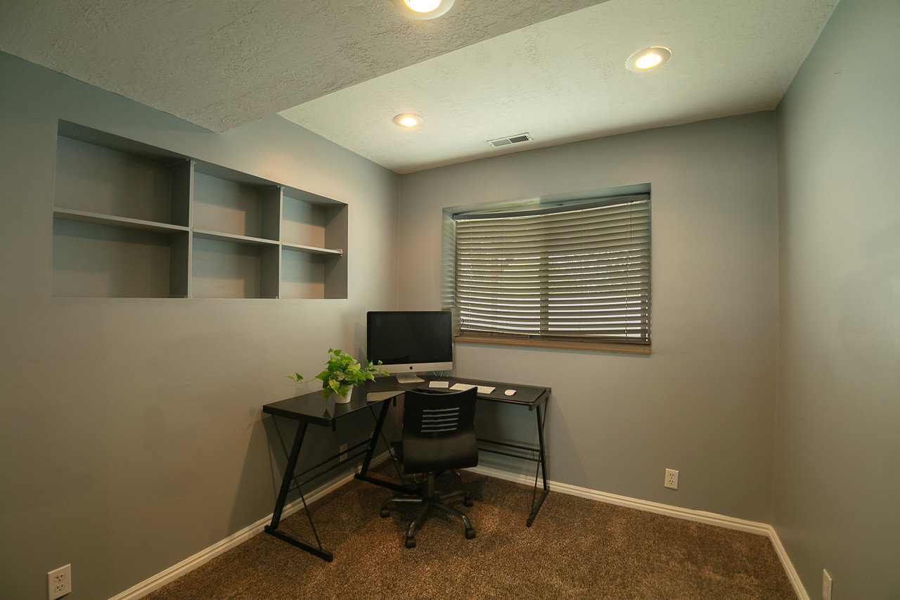 Den in basement that could be converted to a 4th bedroom