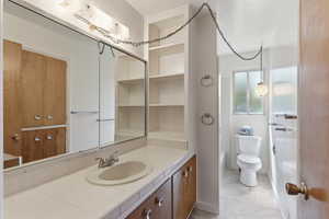 Bathroom with vanity and washtub / shower combination