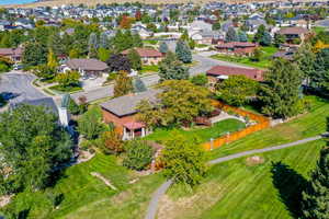 Also good to know is tha HOA includes basic cable and high speed internet through Xfinity