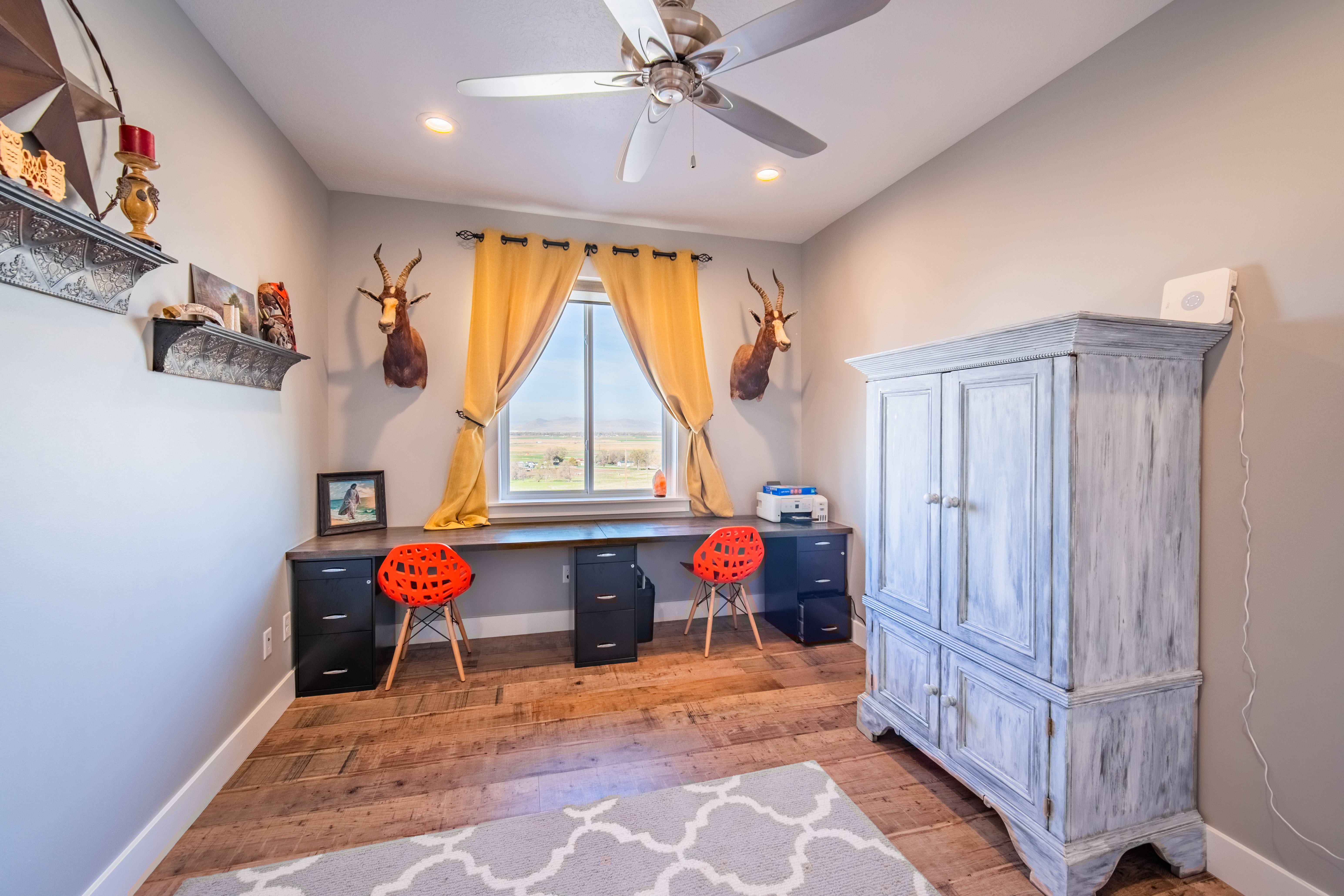 Home office with wood-style flooring, ceiling fan, and recessed lighting