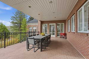 Private balcony off of kitchen/dining room