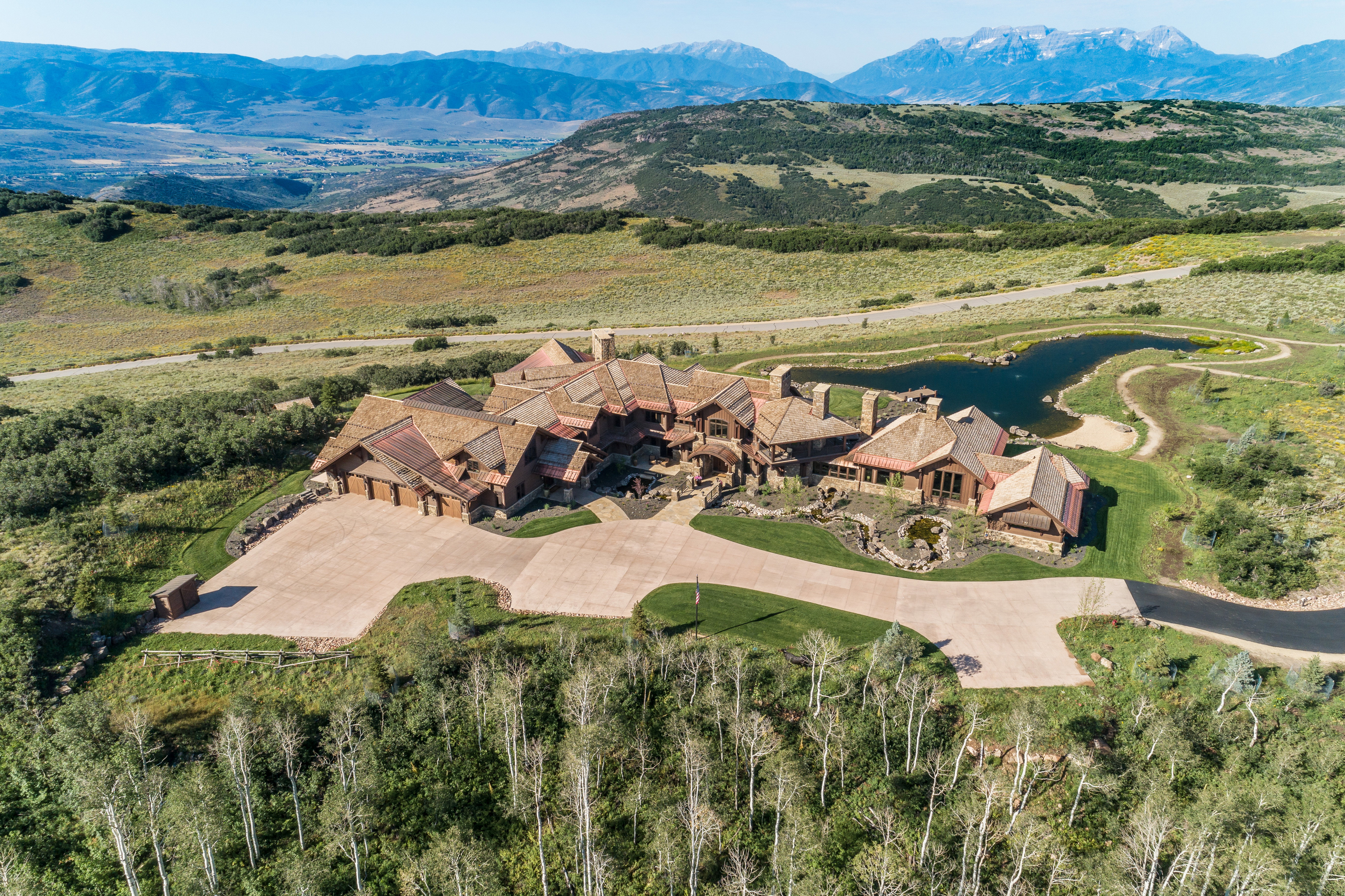 Bird's eye view of a water and mountain view