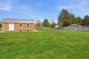 View of yard with an outdoor structure