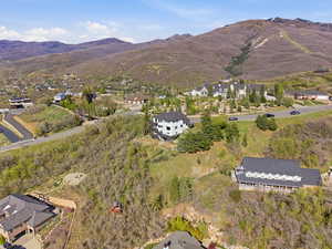 View of property location featuring nearby suburban area and mountains