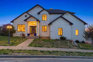 View of front of house featuring a front yard