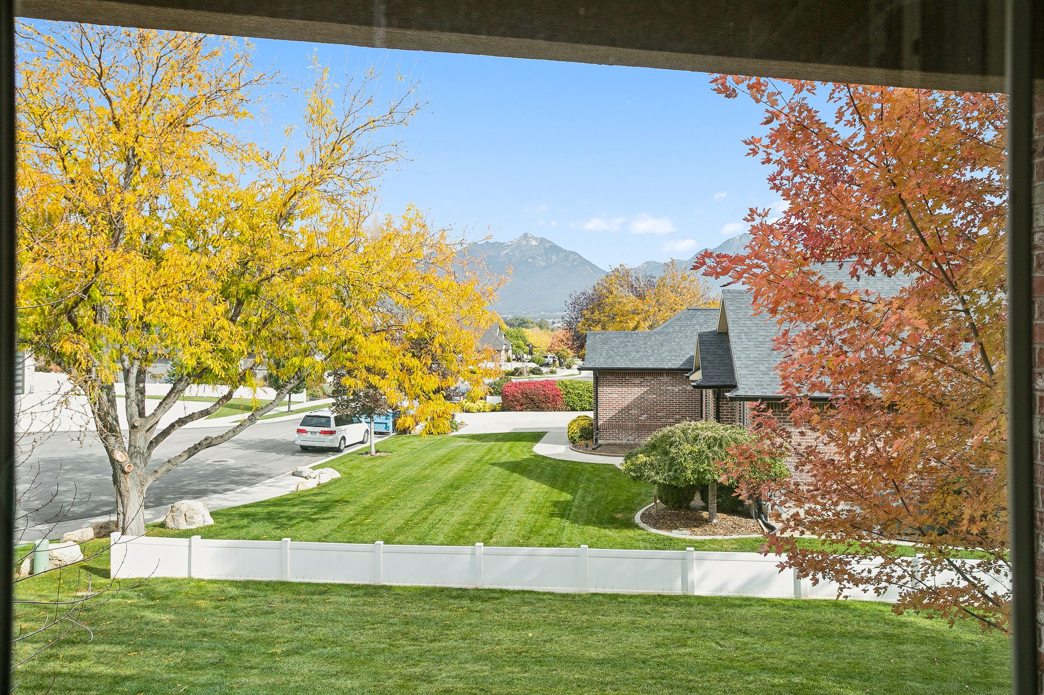 View of yard with a mountain view