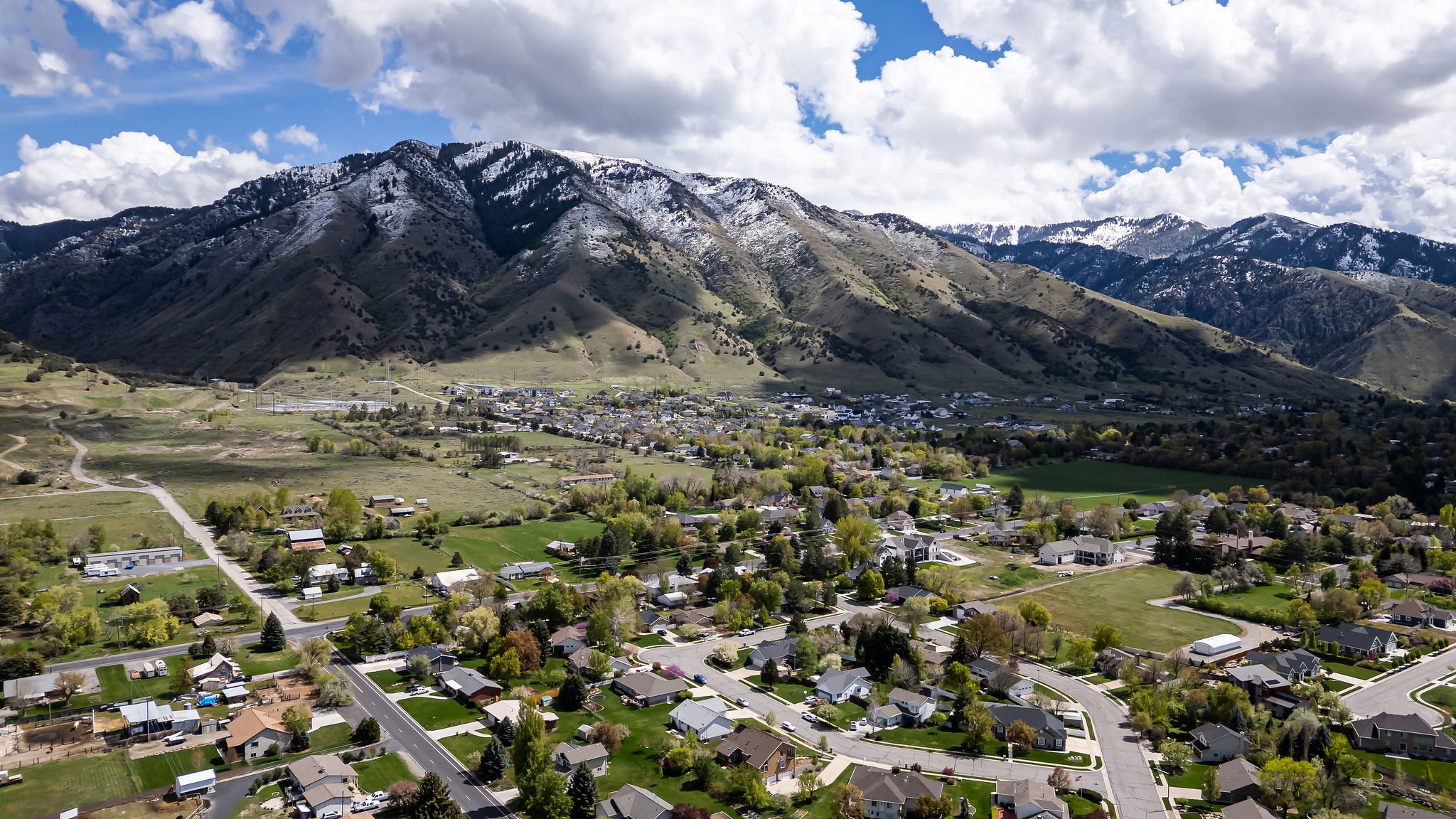 Aerial view of residential area featuring a mountainous background