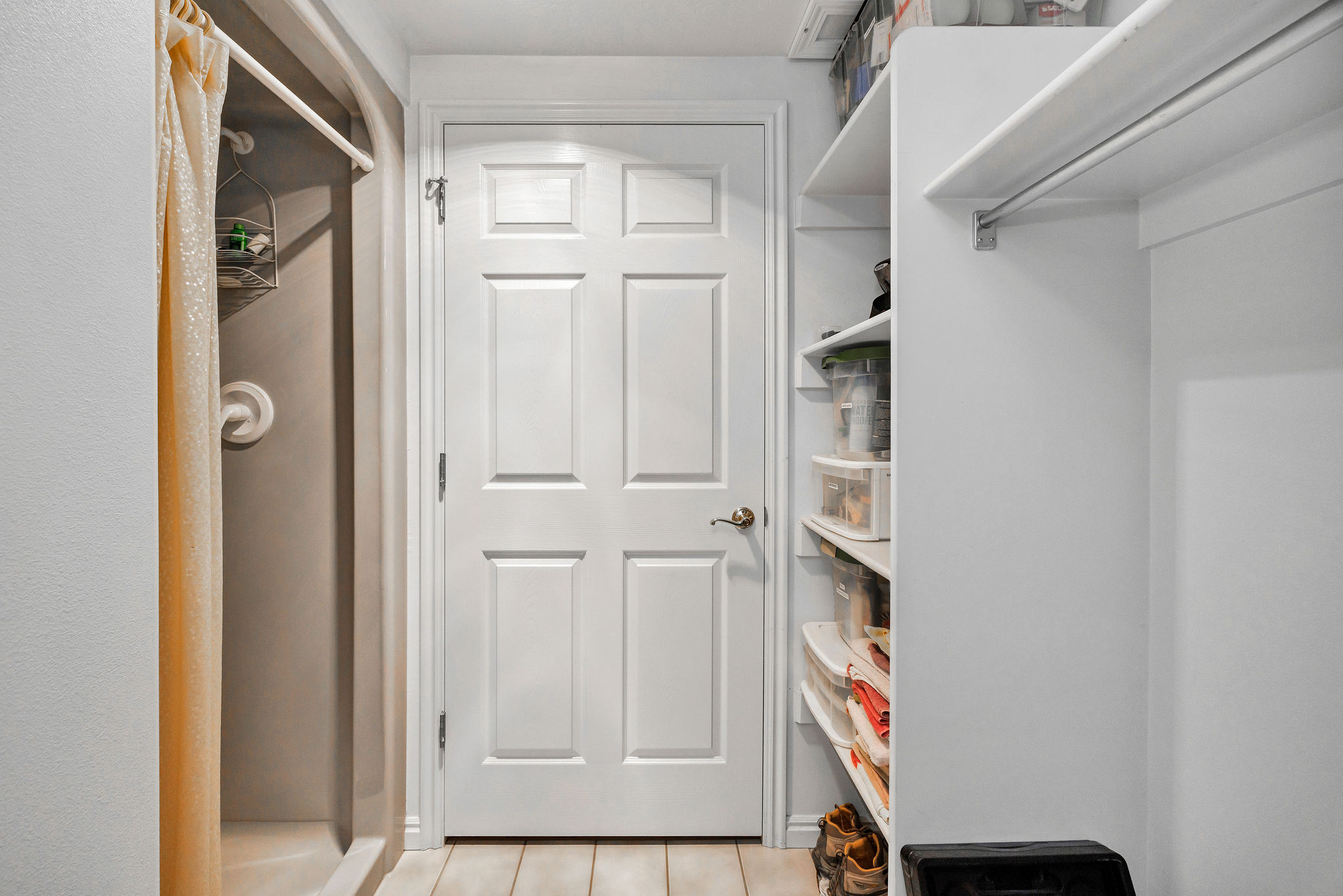 Full bath / Laundry area finished in the basement