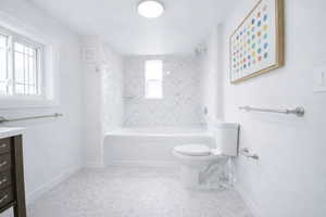 En-suite bathroom with garden tub (one of two en-sutes, one of four total. bathrooms)