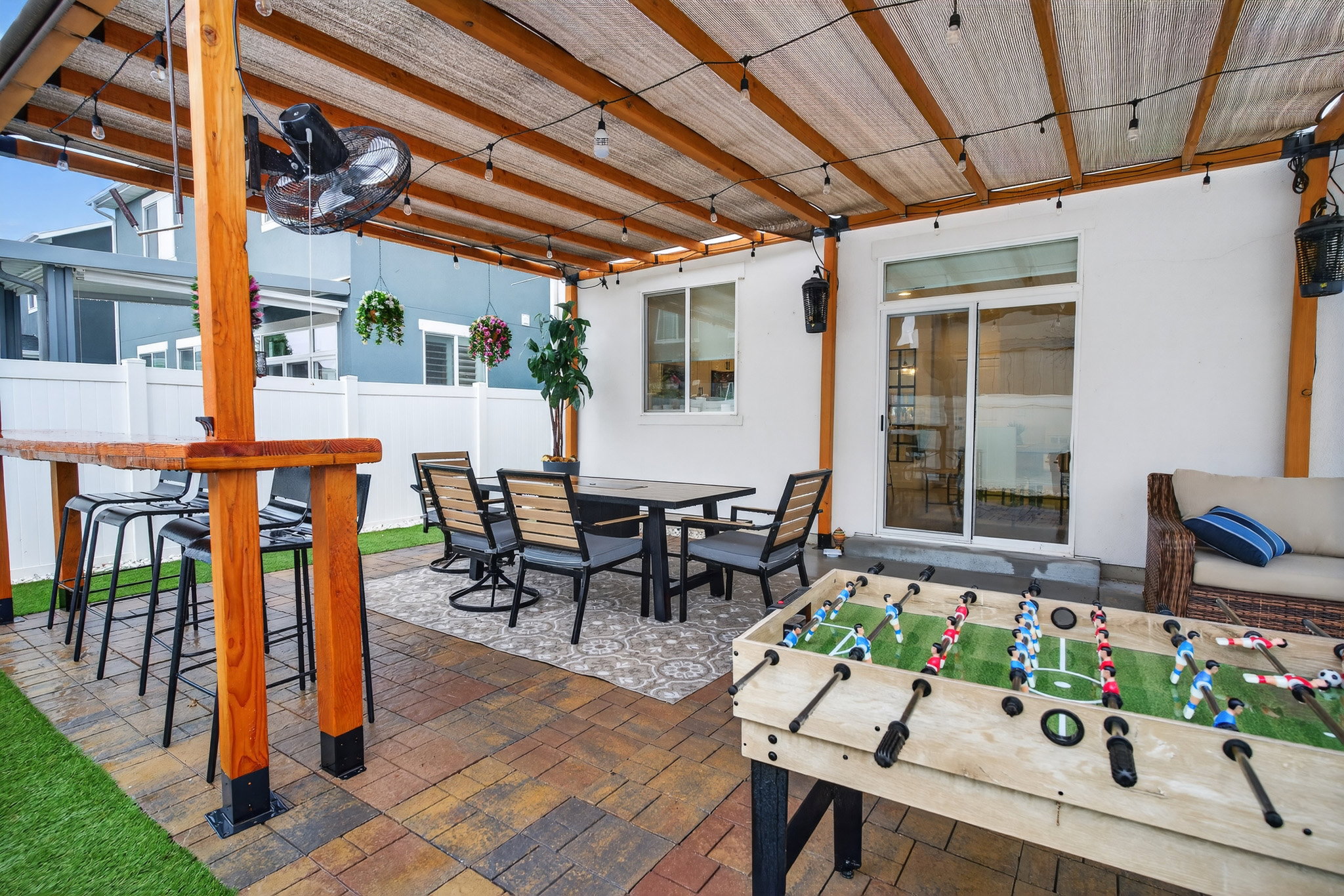 View of patio / terrace with outdoor dining space