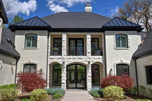 Grand entry with deck overlook and full paned glass to allow for natural lighting.