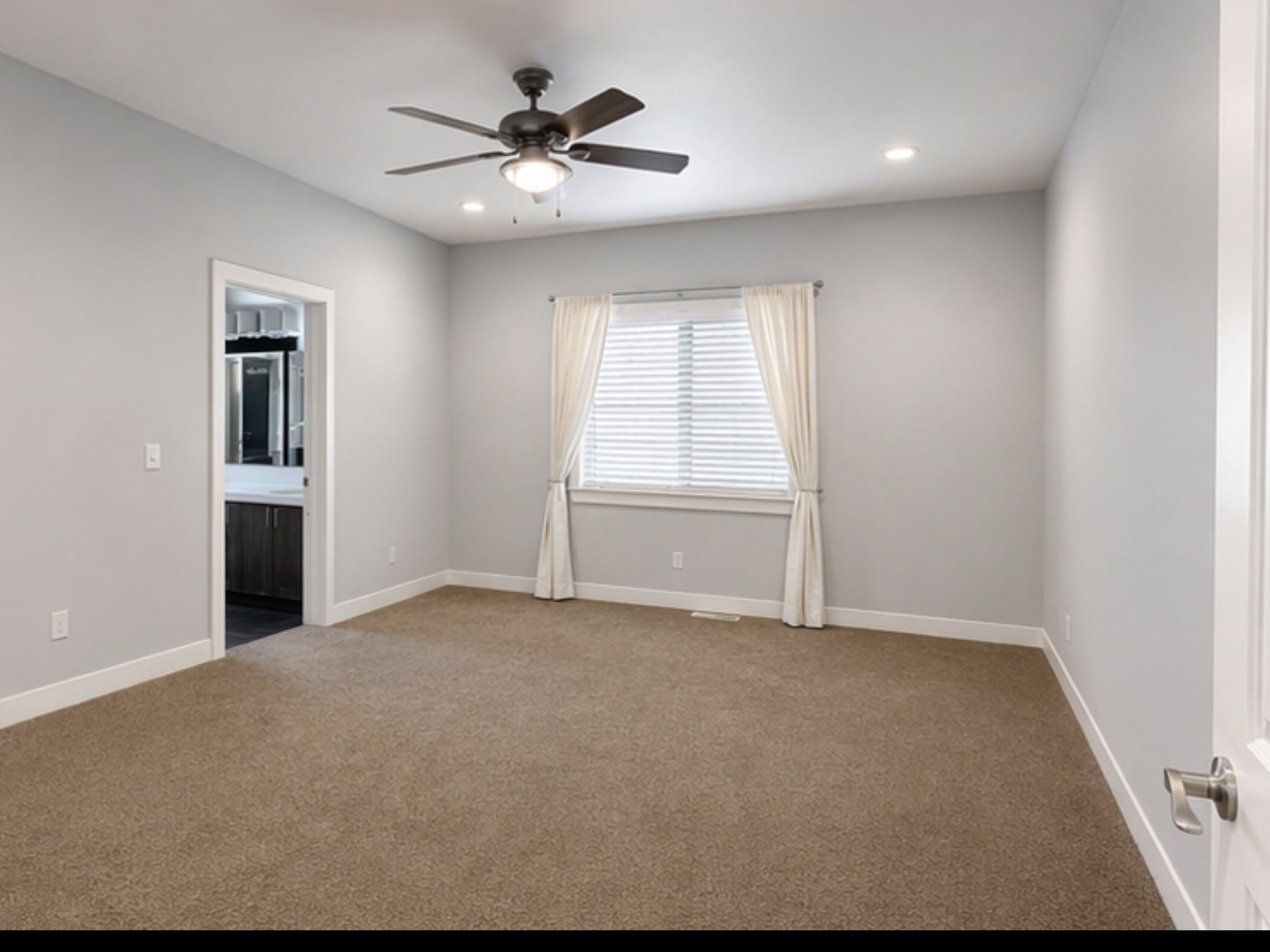 Unfurnished room with carpet, a ceiling fan, and recessed lighting