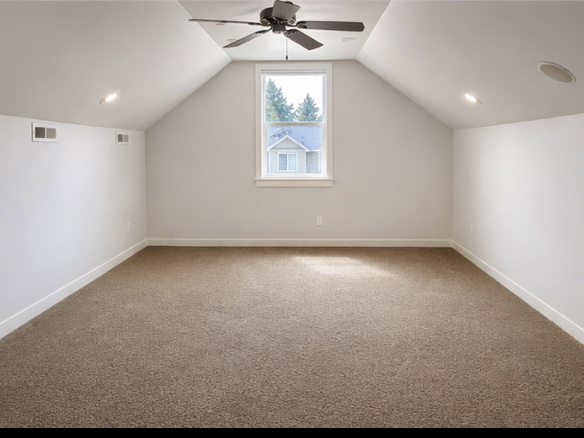 Bonus room featuring carpet floors and a ceiling fan