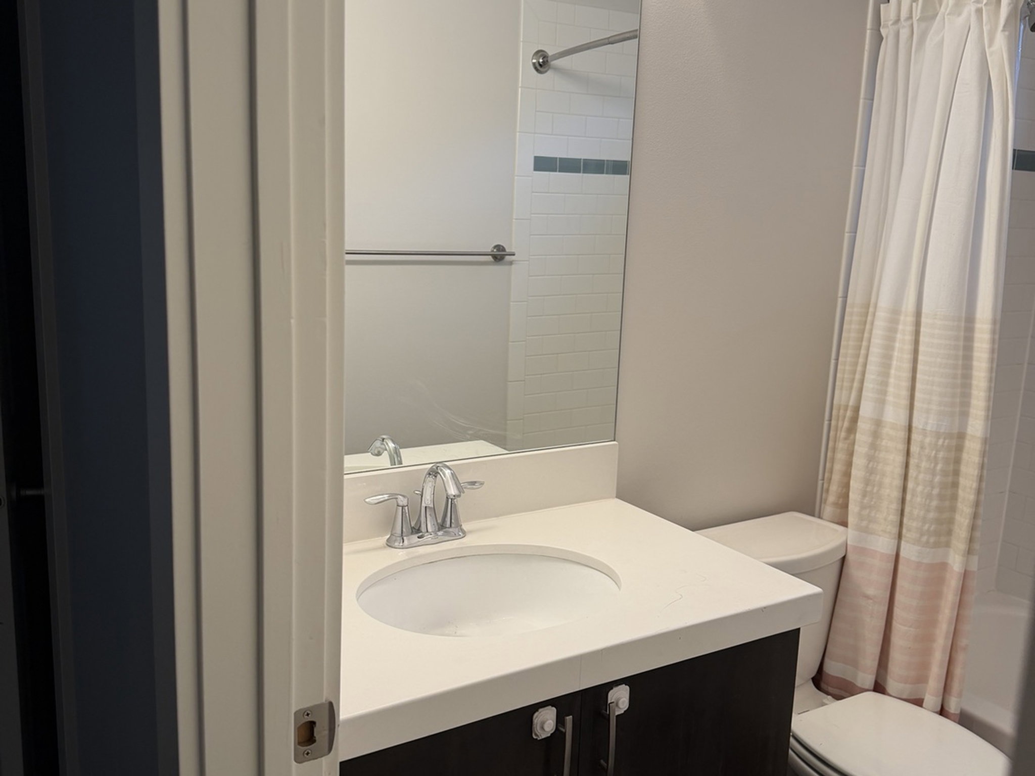 Full bath with vanity and shower / tub combo