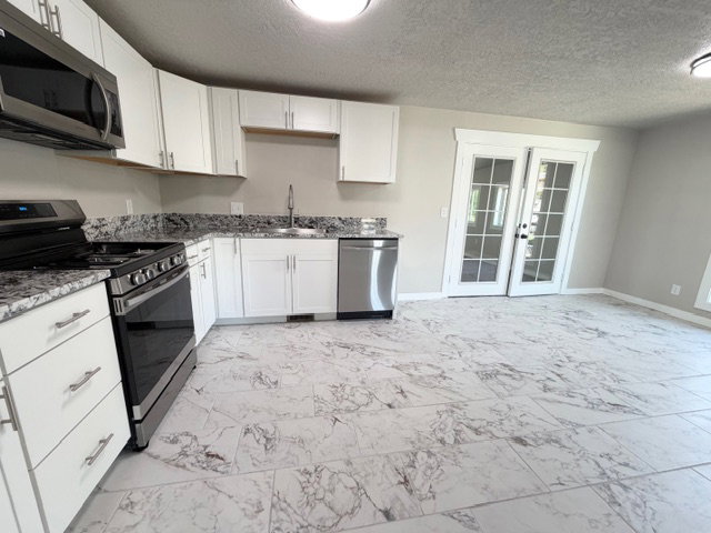 Gas range, built-in microwave and dishwasher